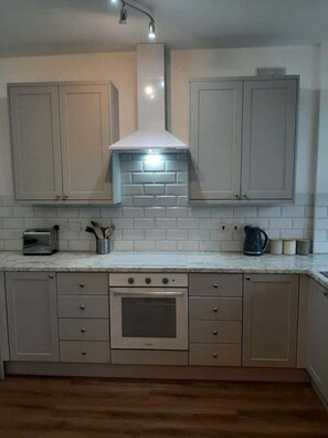Frigorífic, microones, forn i placa de cuina