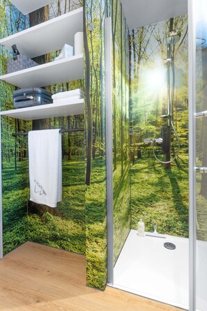 Shower, hair dryer, towels, soap - 1 bedroom apartment in sonnenbã¼hl (Sonnenbühl)