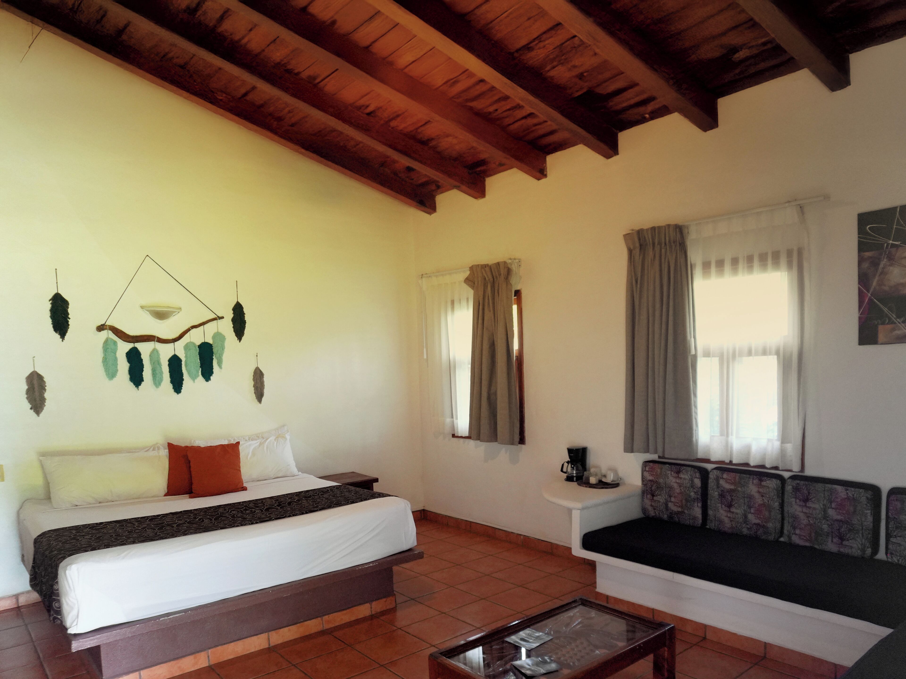 Villa Deluxe | Allergitestade sängkläder, duntäcken och värdeförvaringsskåp på rummet