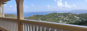 Property grounds - Scenic 2 Bedroom Property With Free Parking (St. Thomas)