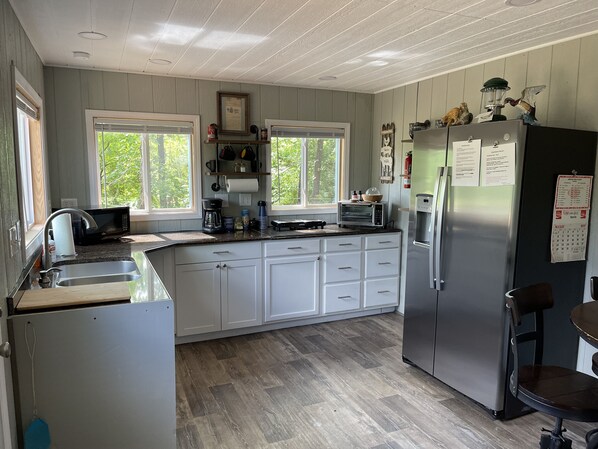 Fridge, microwave, oven, coffee/tea maker