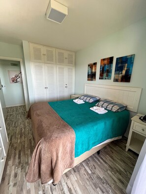 Deluxe Apartment | 3 bedrooms, premium bedding, free WiFi, bed sheets