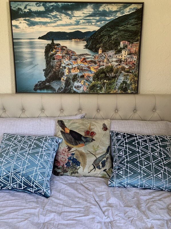 3 habitaciones, escritorio, tabla de planchar con plancha y wifi gratis 