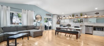 Beautiful+Spacious+FencedYard🐕Grill+Patio+Walk2Park+27MileBikeTrail🚴‍♀️