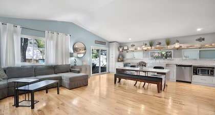 Beautiful+Spacious+FencedYard🐕Grill+Patio+Walk2Park+27MileBikeTrail🚴♀️