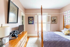 2 bedrooms, desk, iron/ironing board, travel cot