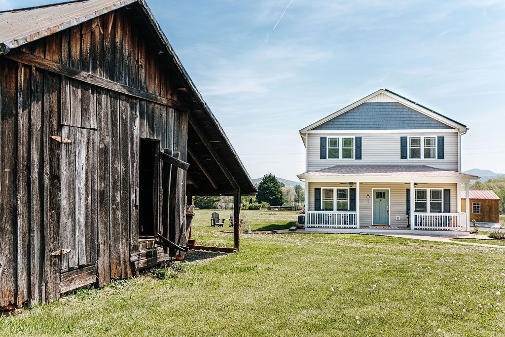 Glenbrae- Luxury 5br Farmhouse, Mountain Views, just off 151
