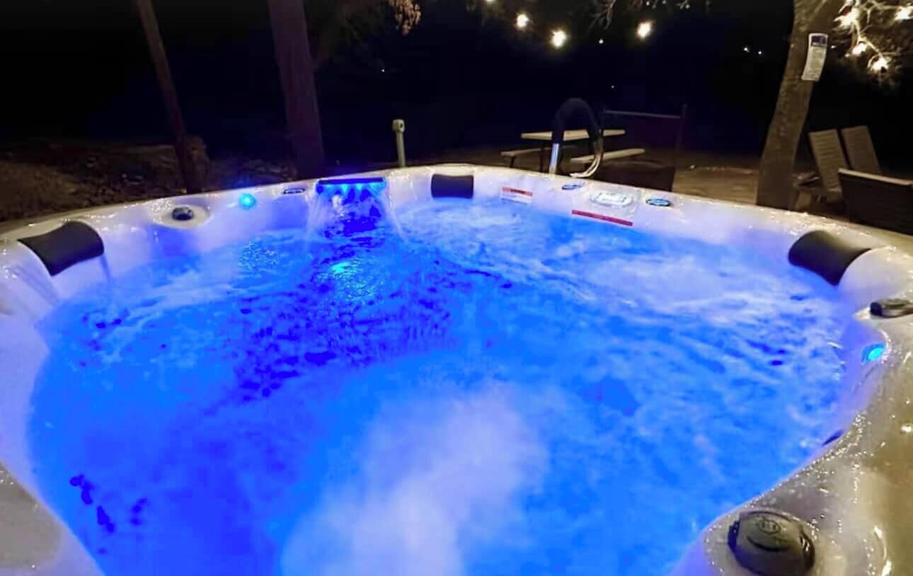 Tina de hidromasaje al aire libre