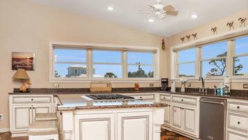 House, Multiple Beds (Sweet Home Apalachee) | Private kitchen