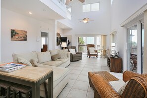 House, Multiple Beds (Beach Please) | Living area