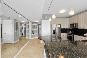 Appart'hôtel, plusieurs lits (Dunes Club 2A) | Cuisine privée