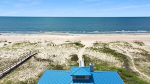 Hus, flere senger (The Anchorage) | Strand | På stranden