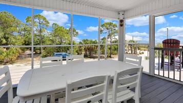 House, Multiple Beds (DeLight House) | Dining