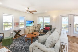 House, Multiple Beds (Brodie House) | Living area