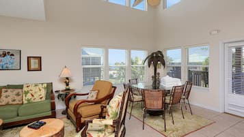 House, Multiple Beds (Yellow Bird) | Living area