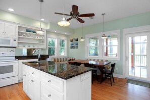 House, Multiple Beds (Attitude Adjustment) | Private kitchen