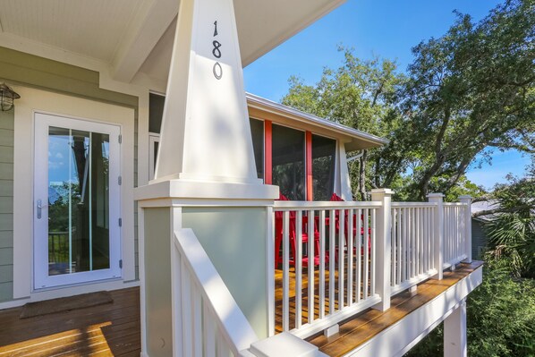 House, Multiple Beds (Attitude Adjustment) | Exterior detail