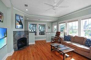 House, Multiple Beds (Attitude Adjustment) | Living area