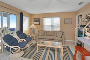 Townhome, Multiple Beds (Pelican Landing 3) | Living area