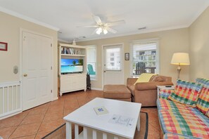 House, Multiple Beds, Beach View (Sea Cliff C16 Gone Fishin) | Living area