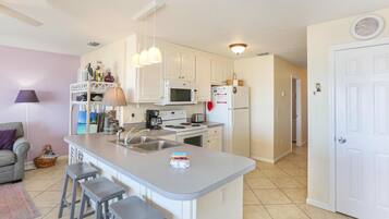 Townhome, Multiple Beds (Pelican Landing 2) | Private kitchen