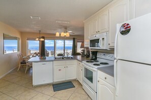 Townhome, Multiple Beds (Pelican Landing 2) | Private kitchen