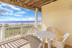 Casa de ciudad, varias camas (Pelican Landing 2) | Restaurante al aire libre