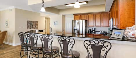 Condo, Multiple Beds (Paradise Shores 303) | Private kitchen