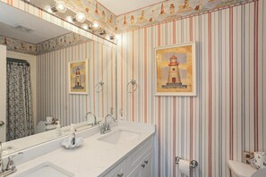 Ferienhaus, Mehrere Betten (Sea Cliff I51 Coastal Splendor) | Badezimmer