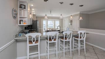 House, Multiple Beds (Sea Cliff I51 Coastal Splendor) | Dining