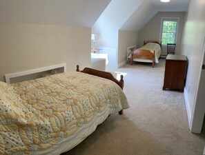4 habitaciones, escritorio, tabla de planchar con plancha y wifi 