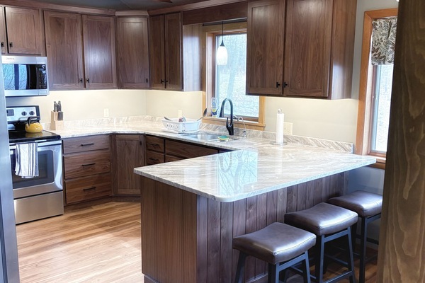 Kjøleskap, mikrobølgeovn, ovn og kokeplater