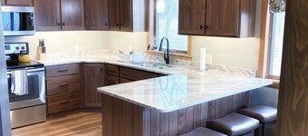 Secluded/Spacious Cabin with 5 BR, 5 min to resort "New Kitchen coming 2026!!"