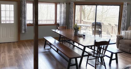 Secluded/Spacious Cabin with 5 BR, 5 min to resort "New Kitchen coming 2026!!"