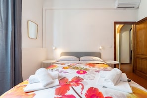 2 bedrooms, iron/ironing board