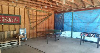 Cabin 8 miles from Kings Canyon entrance gate.