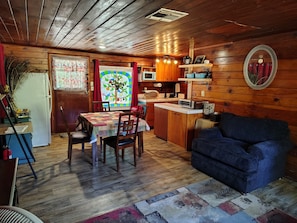 Smart TV, table tennis, stereo