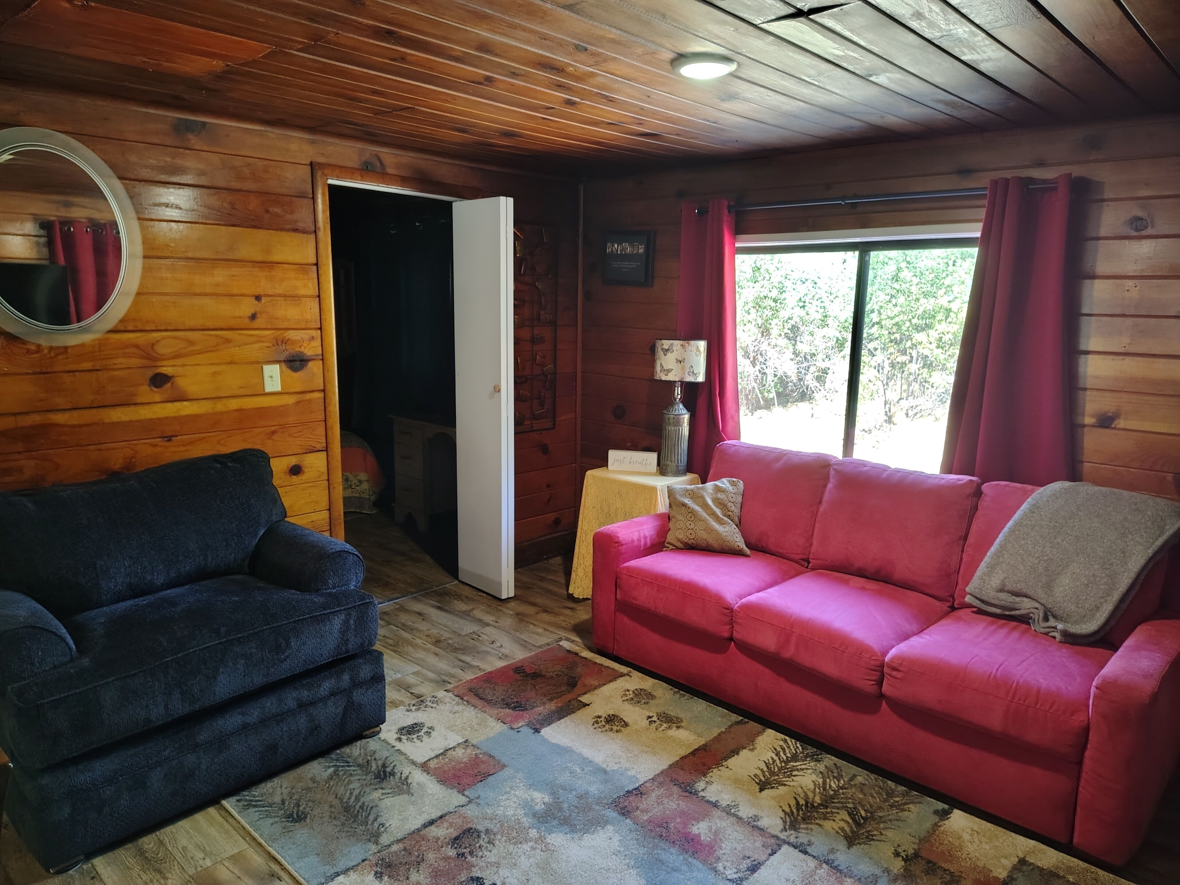 Smart TV, mesa de pingue-pongue, aparelho de som