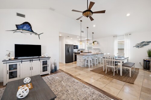 Clean & Beautiful Home Near The Beach