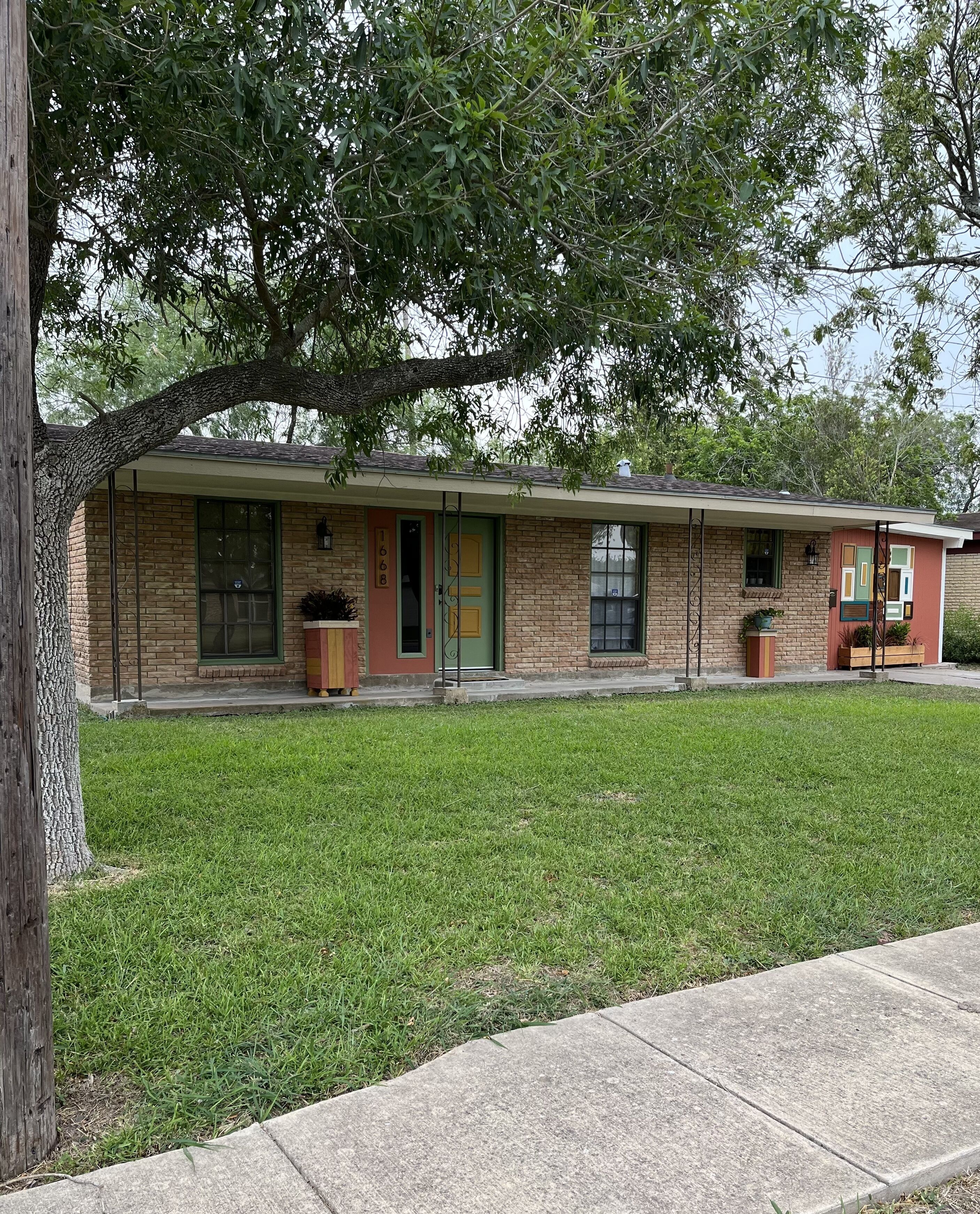 Entire home—4 bedroom 3 bath (4th bedroom is a small studio) near the beach in Brownsville, United States
