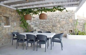 Outdoor dining - Mykonos, Agios Stefanos villa , private pool (Mykonos)