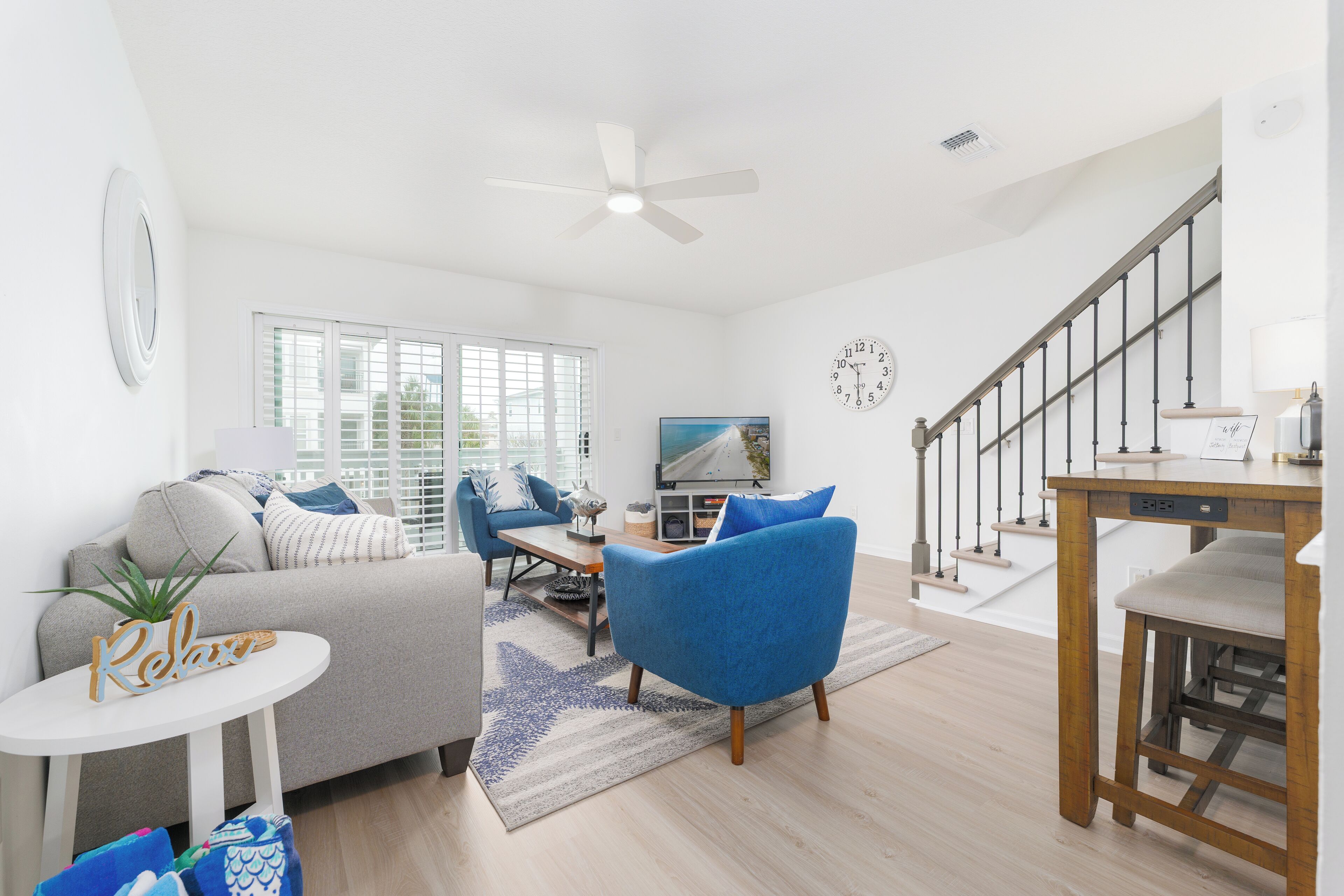 Smart-tv, dvd-afspiller, bøger