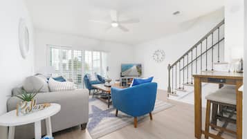 Smart-tv, dvd-afspiller, bøger