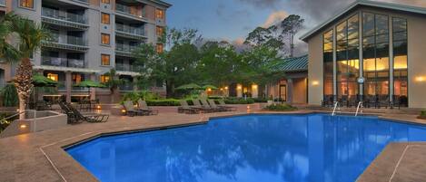 Piscine couverte, piscine extérieure