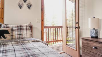 3 bedrooms, iron/ironing board, travel cot, free WiFi