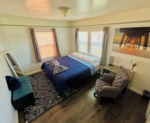 3 bedrooms, desk, iron/ironing board, free WiFi