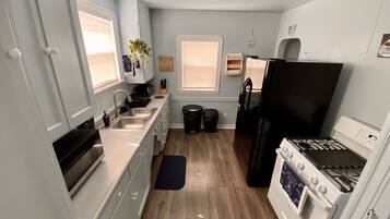 冰箱、微波炉、烤箱、炉灶