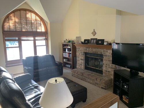 4.8 miles to EAA.  2 story with room for 8.  Easy access to Hwy 41