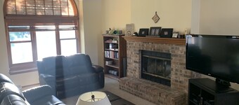 4.8 miles to EAA.  2 story with room for 8.  Easy access to Hwy 41