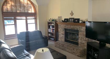 4.8 miles to EAA. 2 story with room for 8. Easy access to Hwy 41